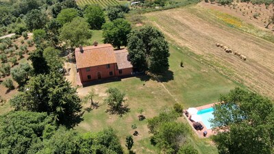 Gran casa de campo con piscina en la tranquilidad de la Maremma, cerca de Scansano