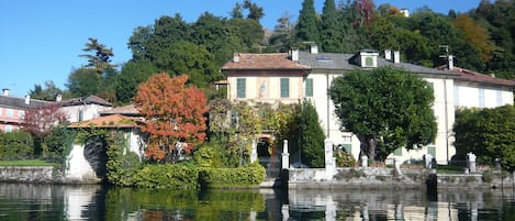 veduta della casa dal lago