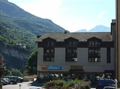 Luxury Studio With Easy Access To The 3 Valleys In A Beautiful Spa Town. 