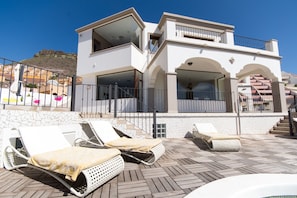 Sun bathing terrace
