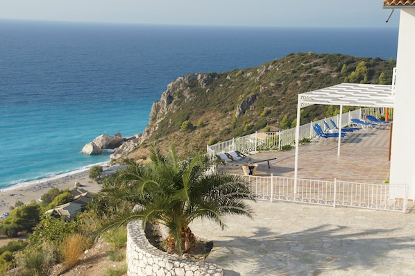 Villa Margaux. Right on Kathisma beach. 
