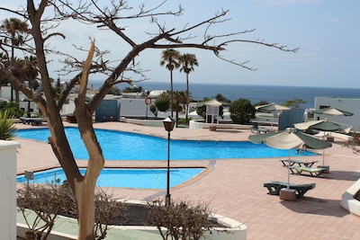 Encantador apartamento de 1 dormitorio con piscina y vistas al mar con gran terraza.