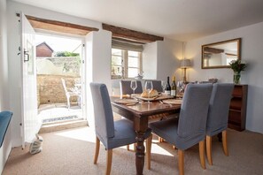 Dining / Restaurant