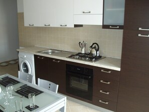 fully fitted kitchen