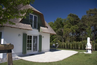 Exklusiv Reetdach Ferienhaus, direkt am Meer und am Strand hinter der Düne