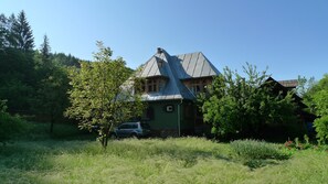 Blick vom Pavillon auf das Gästehaus