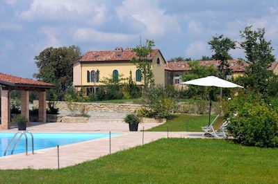 Monferrato: Apartment in renov. Bauernhaus inmitten von Weinbergen und Haselnuss