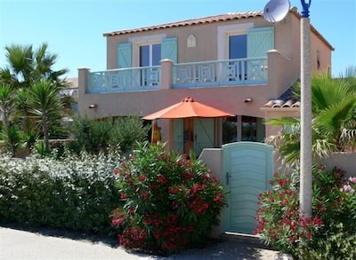 Dream of a holiday home right by the beach with spectacular panoramic views