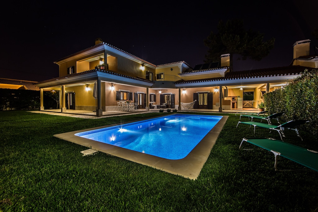 Moderne, grote en mooie villa voor 10 personen met zwembad en tuin in
