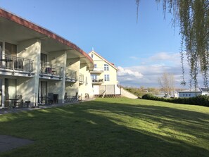 Lesecafé mit Blick auf's Salzhaff