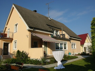 Modern, comfortable holiday apartment, pets welcome, large garden, BBQ area