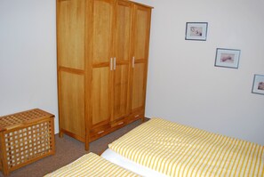 Schrank Schlafzimmer 1