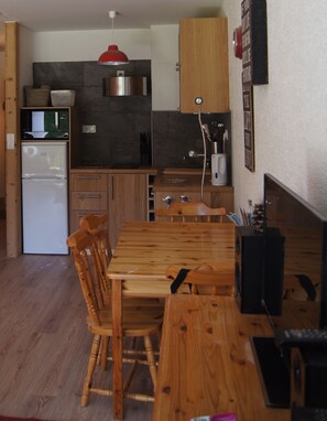 New kitchen and dining area