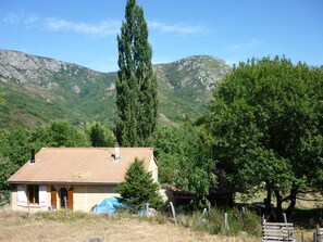 Haus von hinten, Blick ins Tal