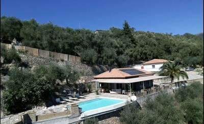 Schönes Haus mit traumhafter Terrasse, Infinity-Pool und Meerblick