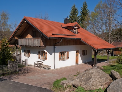 Family-friendly holiday home on the edge of the forest in a very quiet location 