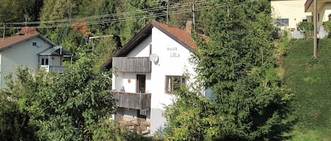 Haus Lola im Sommer