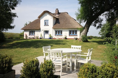Thatched roof house in a fantastic secluded location near St. Peter-Ording
