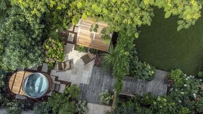 SPA SAUNA dans le jardin privé