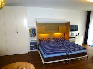 Schrankbett zum ausklappen