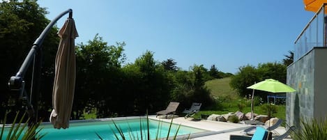 le calme en famille !!!! piscine chauffée