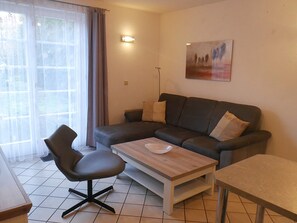 Wohnzimmer mit Couchgarnitur
