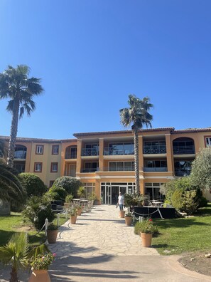 Esterni