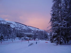 Au pied des pistes