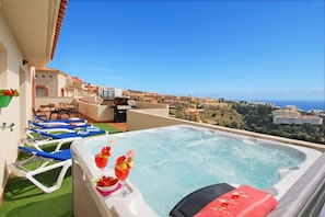 Superbe penthouse avec jacuzzi privé et bbq 