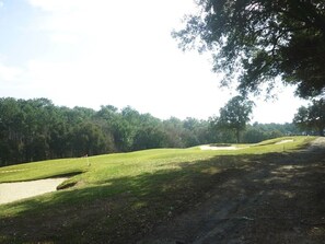 vue du golf depuis notre jardin