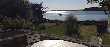 Terrasse avec vue sur le golfe