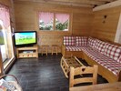 Le salon avec la télé 107 cm et internet.