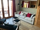 Salon: Grand canapé très confortable et fauteuils donnant sur terrasse