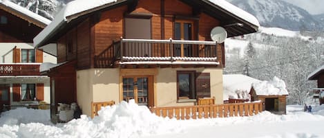 CHALET EN HIVER