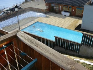 Piscine extérieure chauffée depuis la terrasse