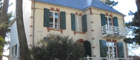 façade avec balcons