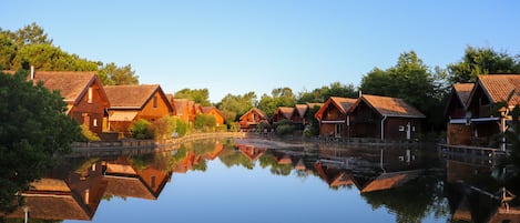 Le quartier des maisons du lac vu de la terrasse ouest