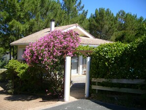 entrée Villa Créole et parking privé