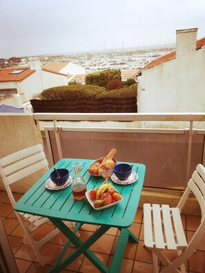 Terrasse côté  port