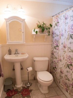 Downstairs Ensuite bathroom with Room #1