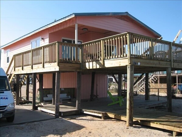 600 sq. ft. of deck on main level overlooking water