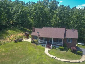 Quiet secluded comfy house in the Shenandoah Woods