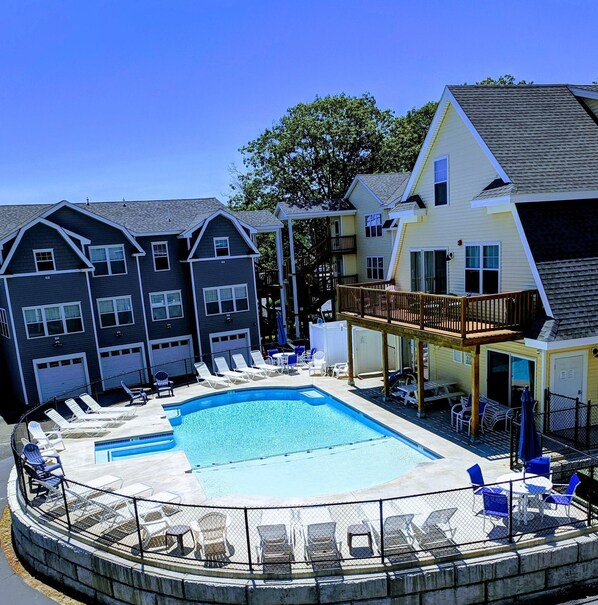 Gorgeous pool and clubhouse!