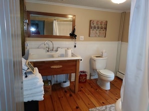 Only bathroom - 1st floor