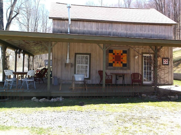 Porch - side/main entrance from driveway