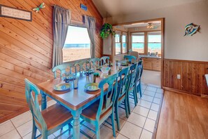 Surf-or-Sound-Realty-Paradise-Found-281-Dining-Area