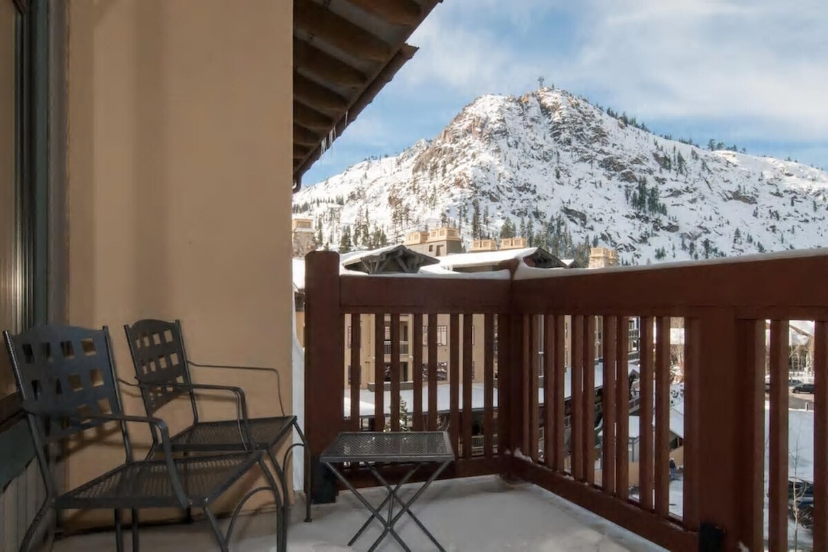 Village at Palisades Tahoe – 1BR/Sleeps 4, Ski-in/Ski-out, Top Floor, Mtn Views