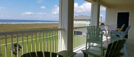 Balcony with 4 bar stool chairs and table, 2 rocking chairs and small table.