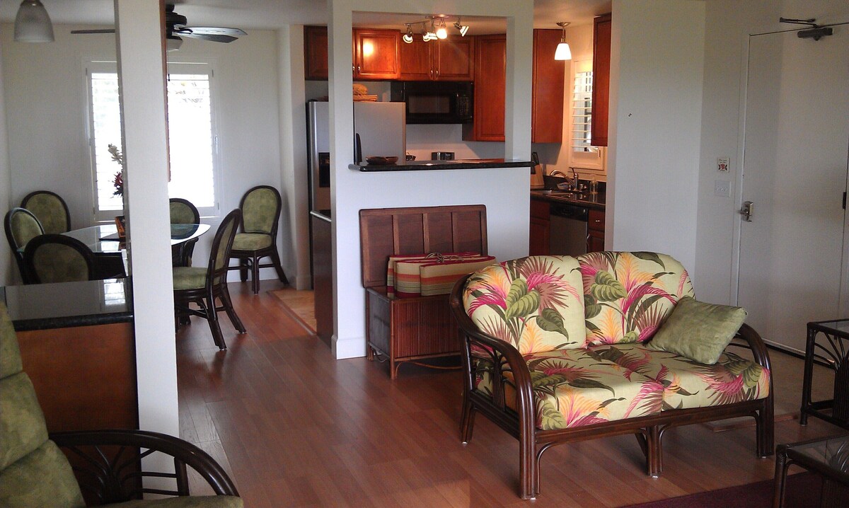 LARGE Beachfront 2BR/2BA Condo with W/D AC Coconut Coast Kauai STEPS TO BEACH!