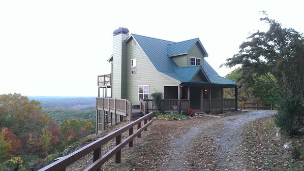 View of house coming up drive.